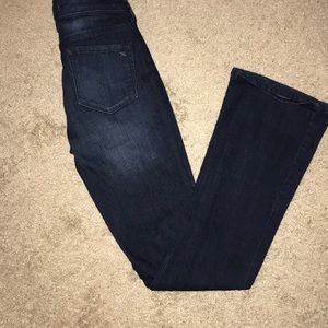 Klhoe Kardashian’s jeans size 6 curvey slim boot